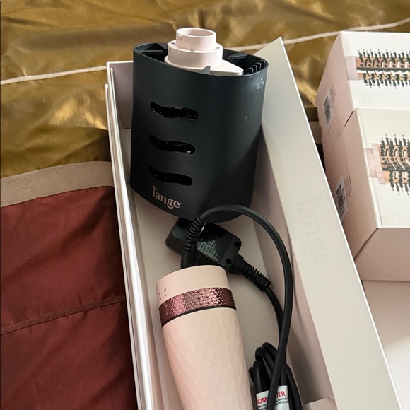 Multi-Volume Series 2-in-1 Interchangeable Brush Dryer - Picture 2 of 11